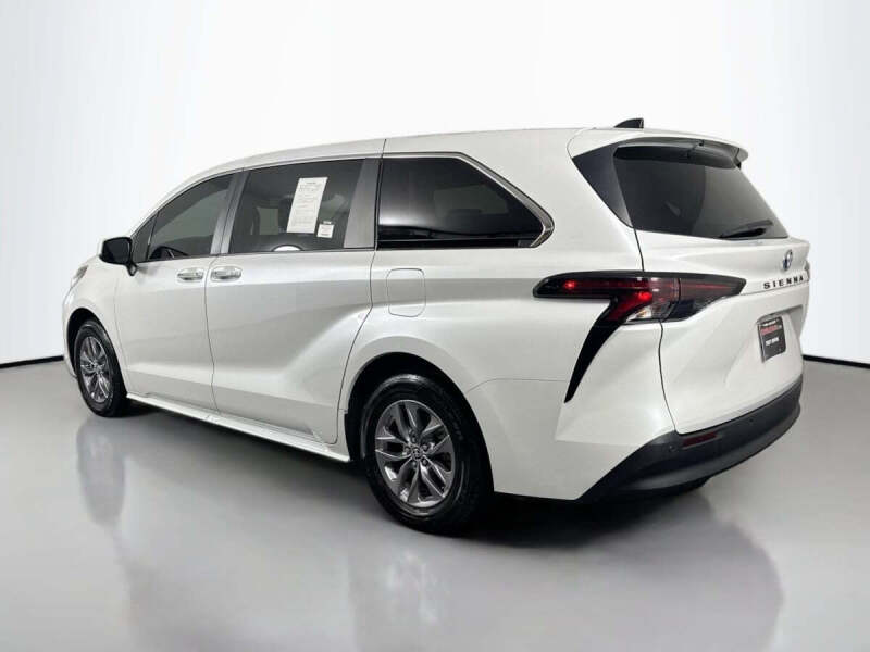 2024 Toyota Sienna XLE 7-Passenger