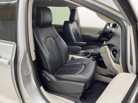 2024 Chrysler Pacifica Plug-In Hybrid Select