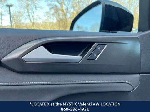 2025 Volkswagen Taos SE Black 4Motion