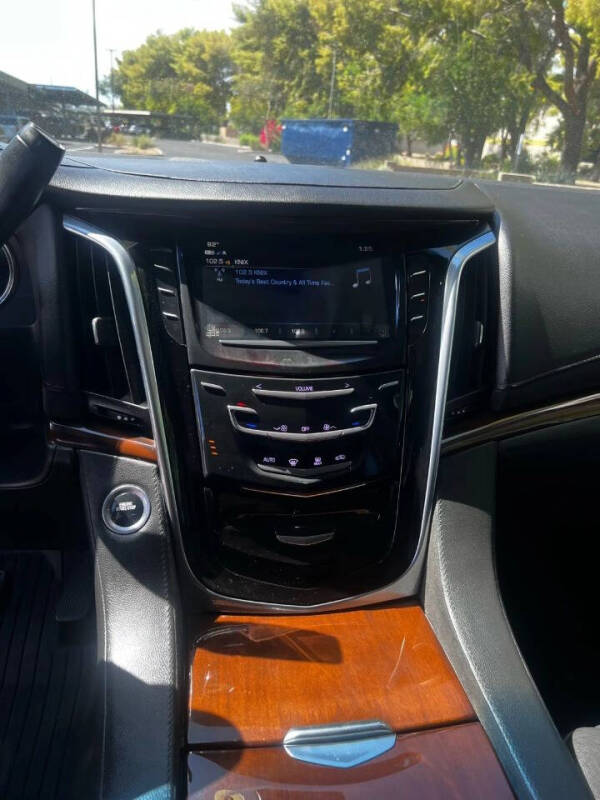 2020 Cadillac Escalade Luxury