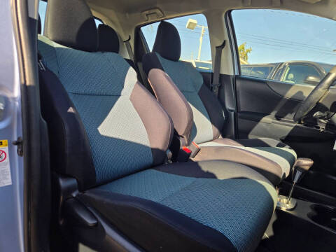 2012 Toyota Yaris 5-Door SE