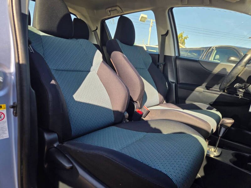 2012 Toyota Yaris 5-Door SE