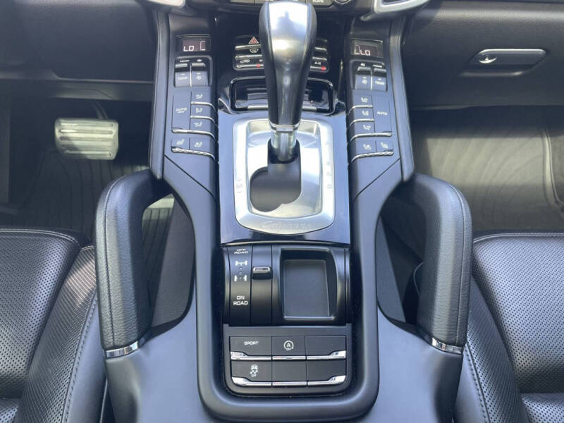 2017 Porsche Cayenne Platinum Edition