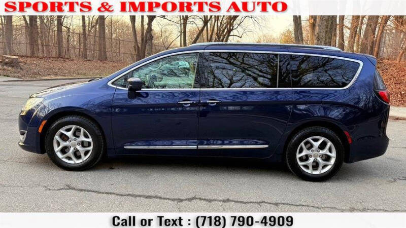 2017 Chrysler Pacifica Touring-L Plus