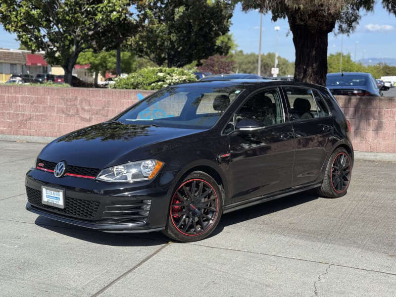 Image 2 of 2015 Volkswagen Golf GTI SE