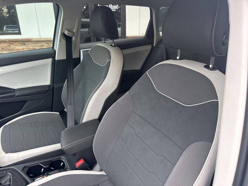 2025 Volkswagen Taos SE