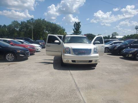 2010 GMC Yukon for sale at FAMILY AUTO BROKERS in Longwood FL