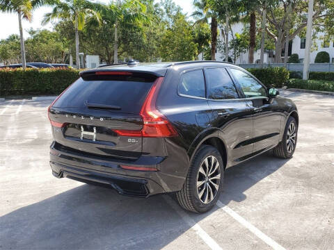 2025 Volvo XC60 B5 Core Dark Theme