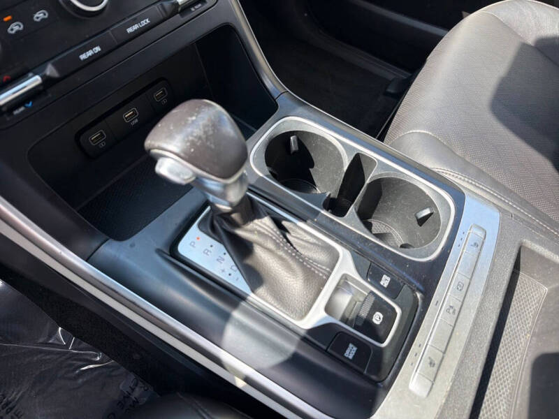 2023 Kia Carnival LX