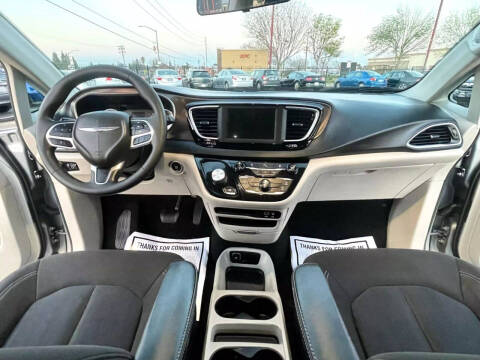 2020 Chrysler Voyager LX