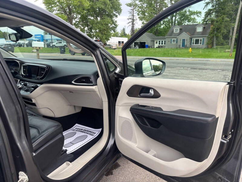2017 Chrysler Pacifica Touring-L