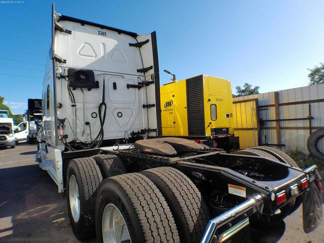 2022 Freightliner Cascadia