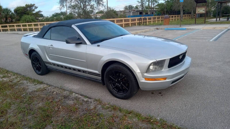 2007 Ford Mustang V6 Deluxe