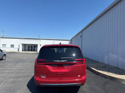 2026 Chrysler Pacifica Select