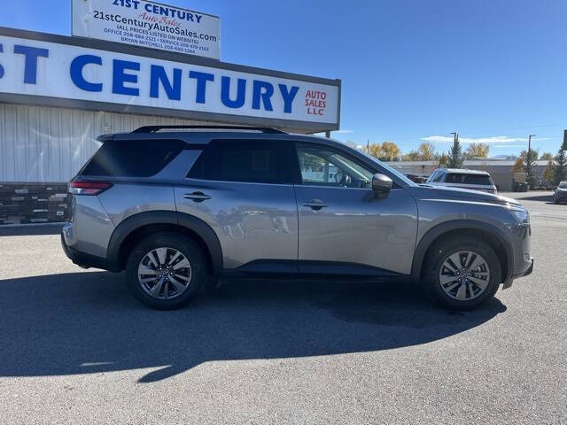 2024 Nissan Pathfinder SV