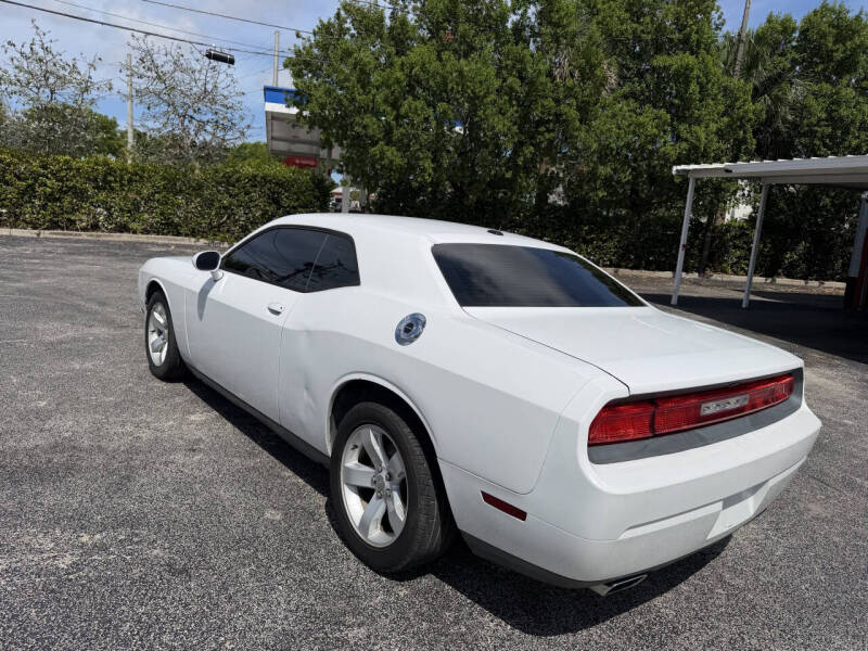 2013 Dodge Challenger SXT Plus