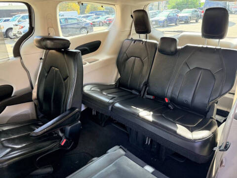 2017 Chrysler Pacifica Touring-L