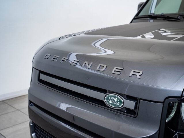 2024 Land Rover Defender 130 P400 Outbound