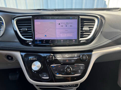 2024 Chrysler Pacifica Plug-In Hybrid Select