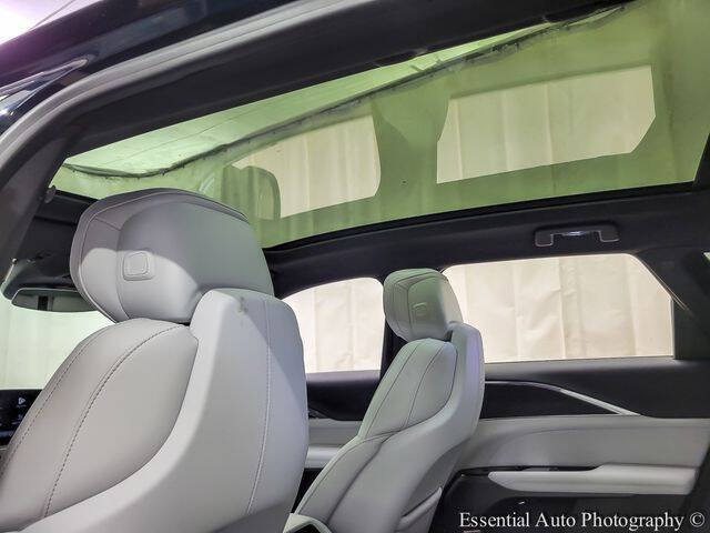 2024 Cadillac LYRIQ Luxury 1