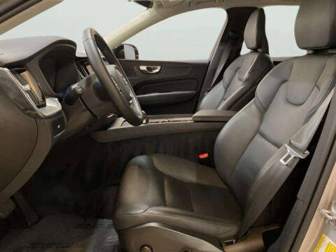 2025 Volvo XC60 B5 Core Dark Theme