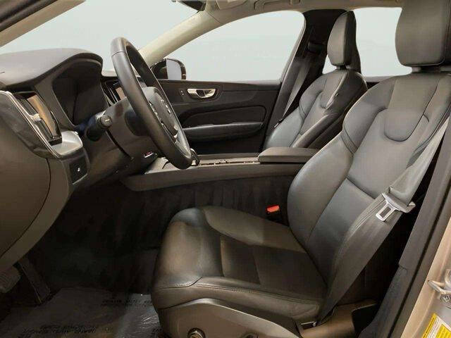 2025 Volvo XC60 B5 Core Dark Theme