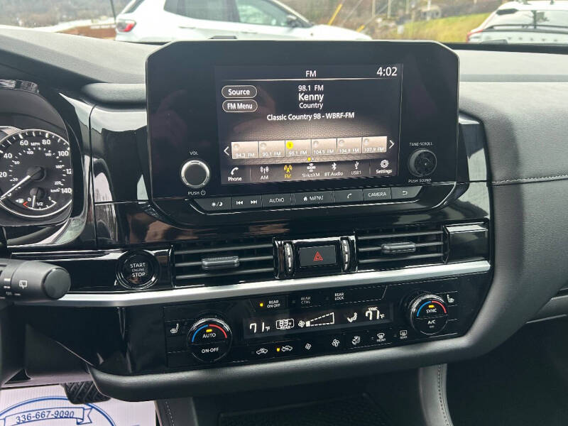 2025 Nissan Pathfinder SV