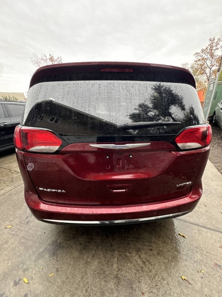 2018 Chrysler Pacifica for sale at Carlos Auto Sales LLC in Englewood, CO