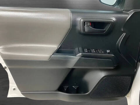 2017 Toyota Tacoma SR V6