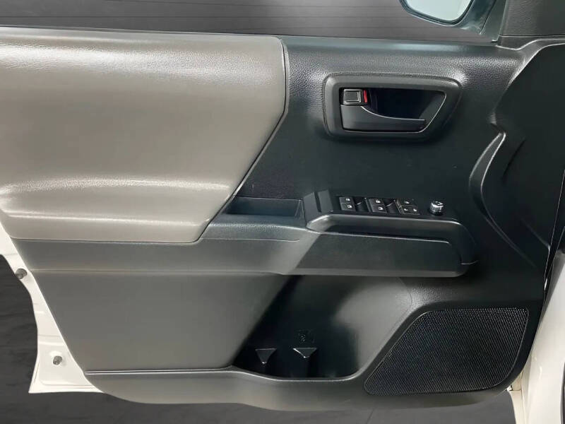 2017 Toyota Tacoma SR V6
