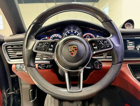 2018 Porsche Panamera 4