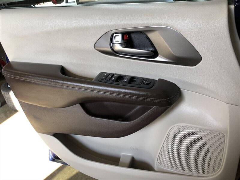 2020 Chrysler Voyager LX