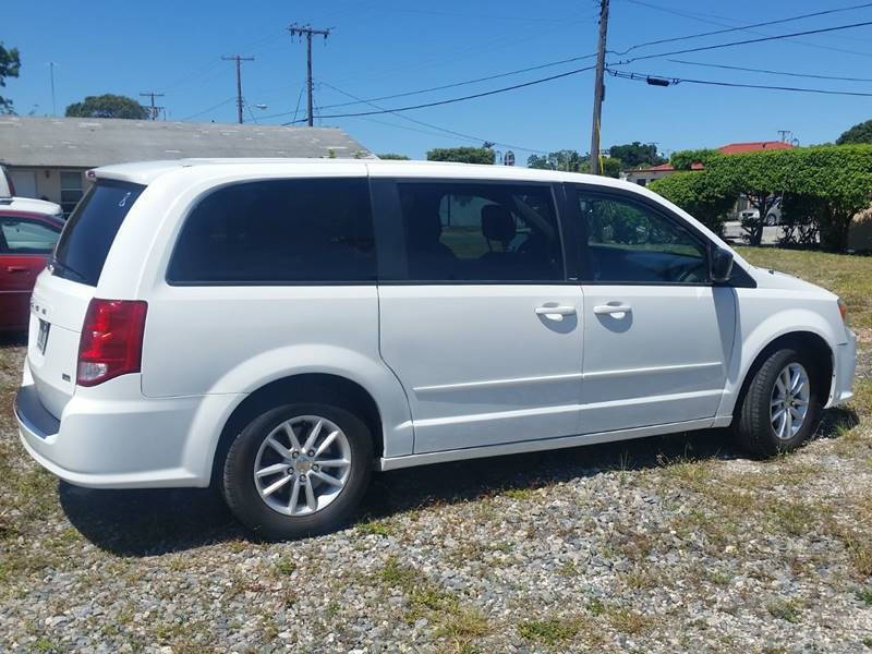 2014 Dodge Grand Caravan Minivan - $7,495