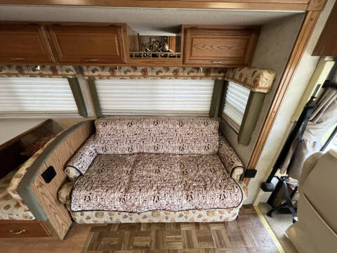 2000 Winnebago Adventurer