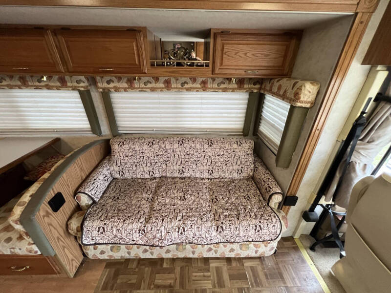 2000 Winnebago Adventurer