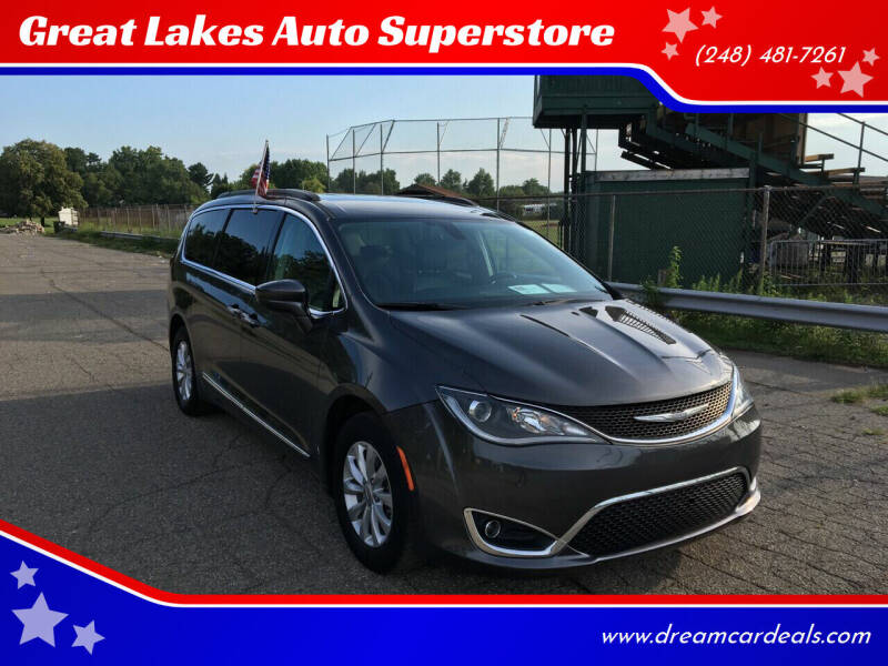 2017 Chrysler Pacifica for sale at Great Lakes Auto Superstore in Waterford Township MI