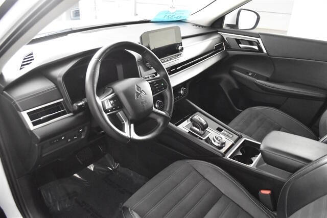 2024 Mitsubishi Outlander PHEV SE