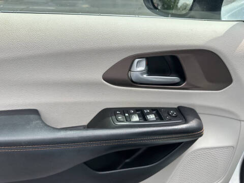 2017 Chrysler Pacifica Touring