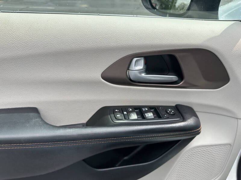 2017 Chrysler Pacifica Touring