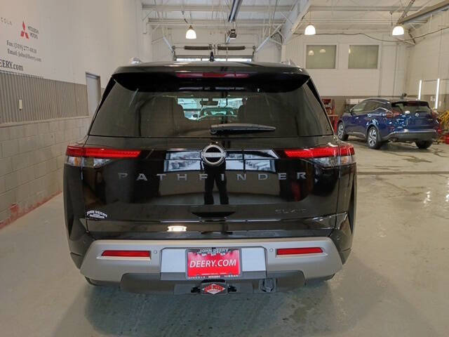 2025 Nissan Pathfinder SL