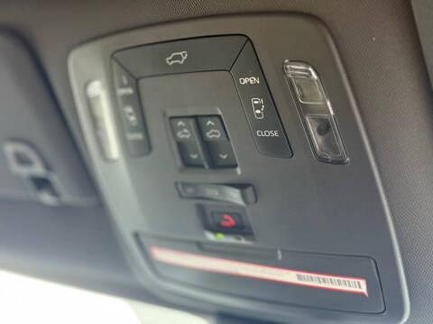 2021 Toyota Sienna XLE 8-Passenger