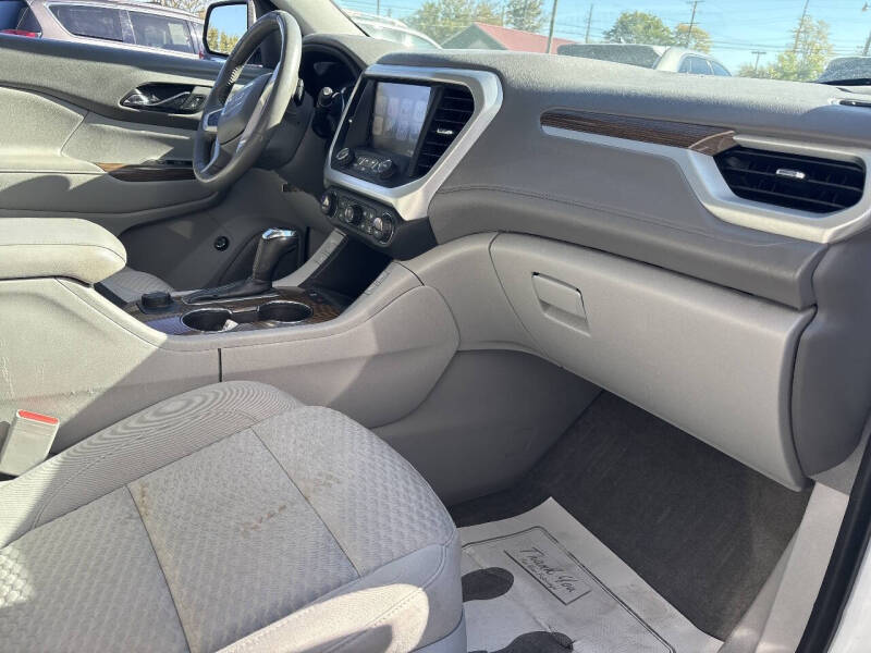 2017 GMC Acadia SLE-2