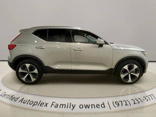 2025 Volvo XC40 B5 Plus Bright Theme