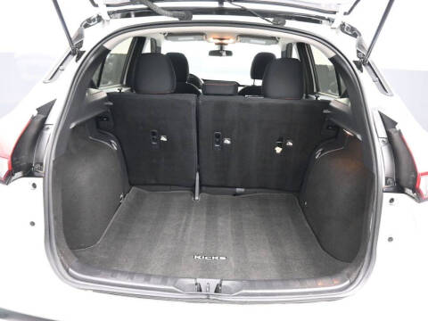 2022 Nissan Kicks SR