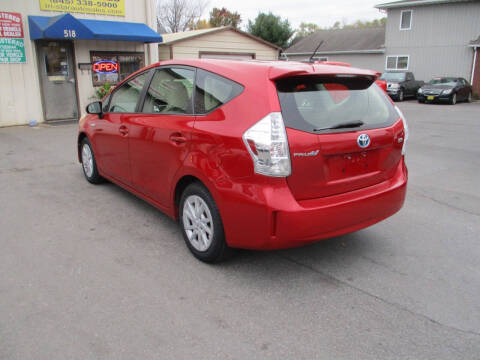 2013 Toyota Prius v Two
