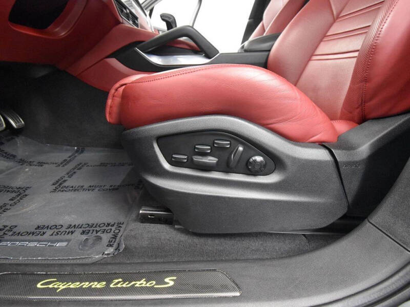 2022 Porsche Cayenne Turbo S E-Hybrid