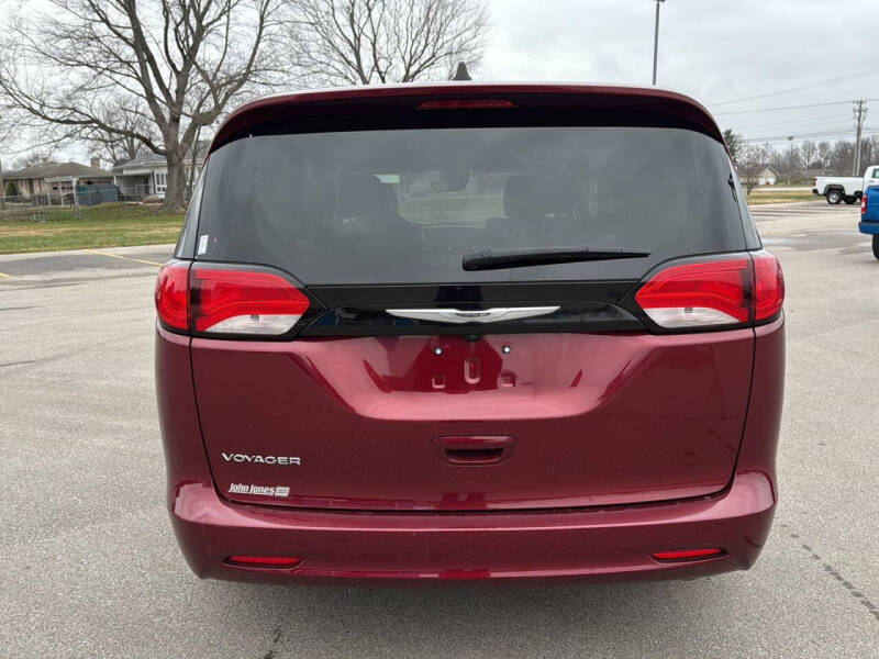 2023 Chrysler Voyager LX