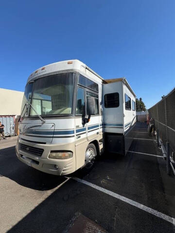 2004 Winnebago Adventurer
