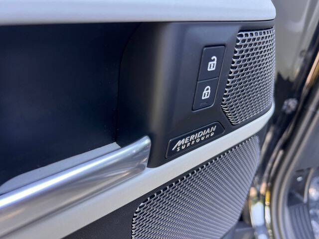 2023 Land Rover Defender 110 SE