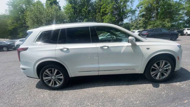 2025 Cadillac XT6 Premium Luxury